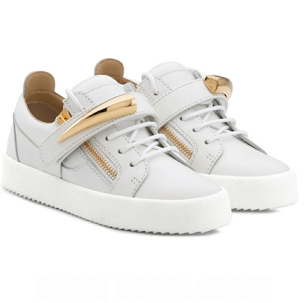 Sneaks